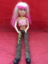 2009 Liv Spin Master Fashion Doll Articulated Blond/ Pink Wig