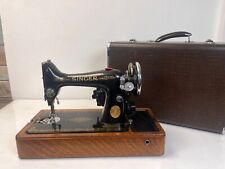Singer sewing machine vintage EC165049 with case READ DESCRIPTION.
