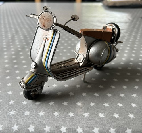 Vintage metal vespa - vespa, scooter