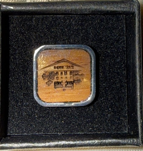 Macallan whiskey broche pin - macallan,