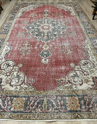 6x9 red vintage rug - 6x9.7,