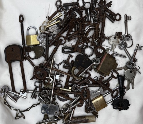 Job lot vintage keys - lot,
