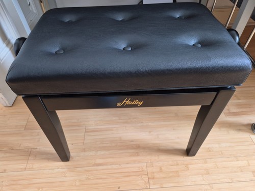 Height adjustable piano stool