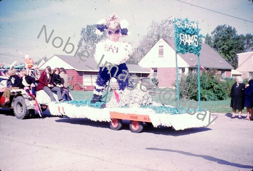 1970 reavis homecoming tow - hs,