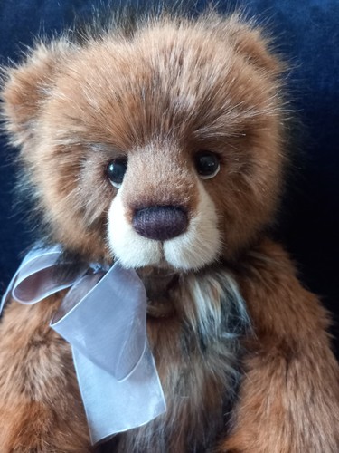 Charlie bears bear - hugs,