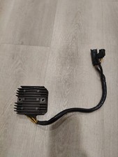 UN REGULATEUR DE TENSION