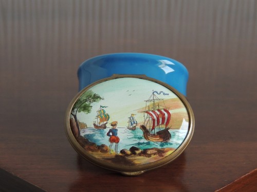 Enamelled pill box - enamelled,