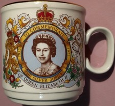 Vintage 1970s mug: Queen Elizabeth II Silver Jubilee by Churchill. Never used.