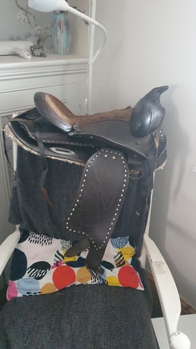 Western saddle attachments - western,