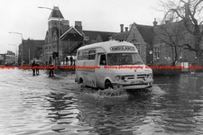 F015040 Ambulance Cardiff 1979