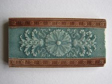 ANTIQUE VICTORIAN 6" x 3" WEDGWOOD MOULDED & MAJOLICA GLAZED BORDER/SPACER TILE