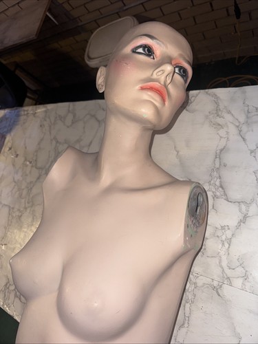 Vintage female mannequin head - mannequin,