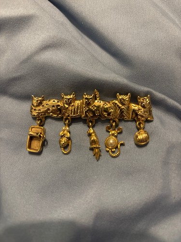 Vintage gold tone cats - gold, brooch