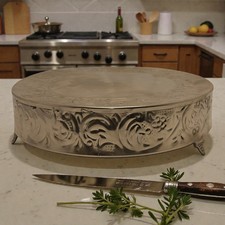 13.5" Round Embossed Hand