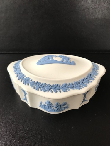 Wedgwood white jasperware - white, oval