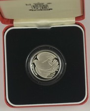 1995 WW2 DOVE OF PEACE £2 PIEDFORT SILVER PROOF - box/coa