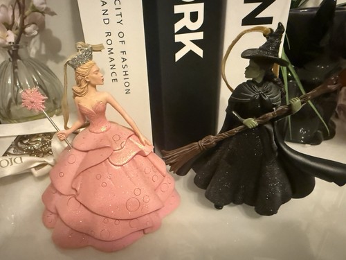 Glinda and elphaba christmas - and,
