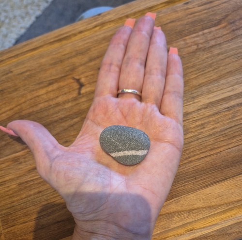 Striped wishing stone - ,