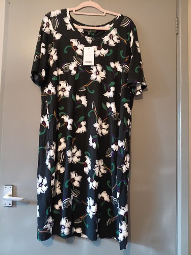 Bnwt next has tag 26 - tag, of