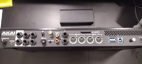 Akai professional mpc live - akai,