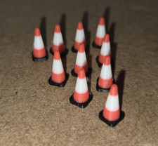 00 Gauge 10 Traffic Cones 