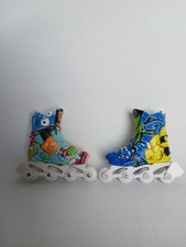 1 Pair Finger Shoe Cute Skate Board Scooter for Doll Shoe Toy Fingerboarding (G)