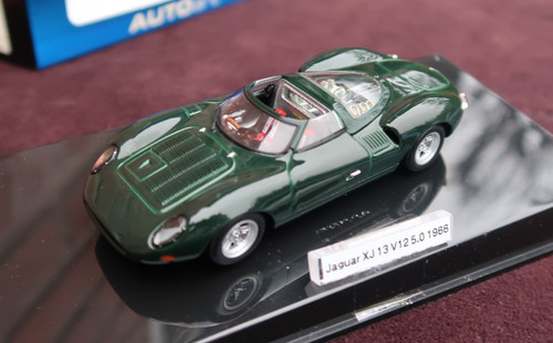Autoart jaguar 13 1966 - 1/43,