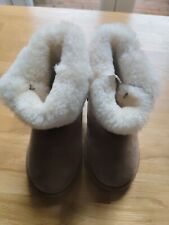 BNWOT EMU SHORT BOOTS UNWORN 39