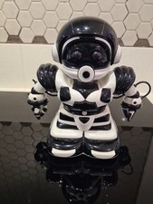 Wowwee Robosapien Jr (2005) Battery Powered Robot Rare. Tested and it works.