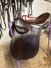 Equestrian saddle in mint