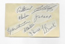 8 HUDDERSFIELD TOWN AUTOGRAPHS FROM LATE 1940s