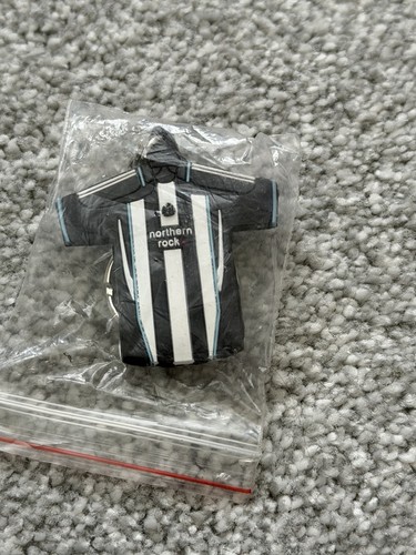 Newcastle united strip - newcastle, keyring