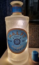 MALFY GIN ROSA Gin bottle with