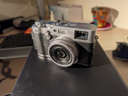 Fujifilm x100f 3mp compact - 24.3mp,