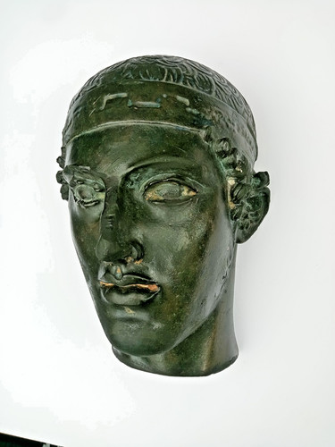 Heniokhos charioteer delphi - of,