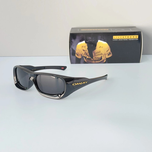 Oakley 9494 black frame - oakley,