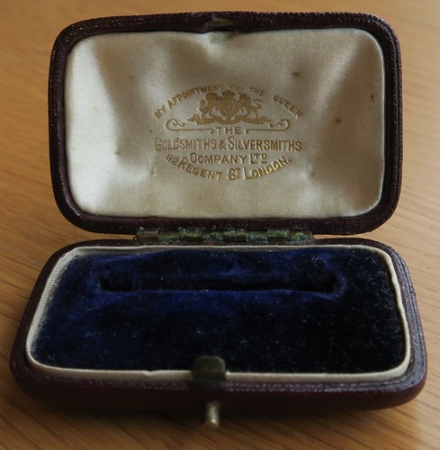 Antique leather brooch - box, –