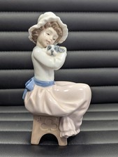 NAO by LLADRO 1049 FIGURINE A