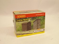 Hornby Skaledale R9783 Lamp Huts x2 (OO Scale) Boxed