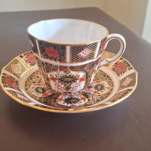 Royal crown derby england - crown,
