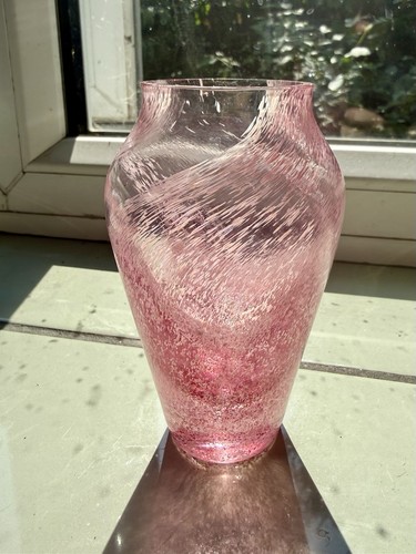 Small caithness vase pink - small,