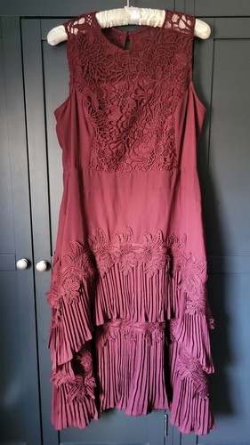Coast burgundy lace - lace, pleated