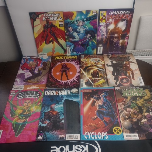 Marvel comic book bundle - comic, x11