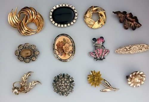 Vintage costume jewellery - vintage,