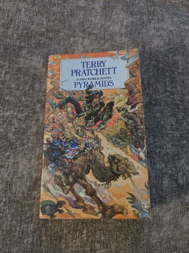 Pyramids terry pratchett - pratchett,