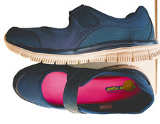 Ladies Skechers trainers/shoes