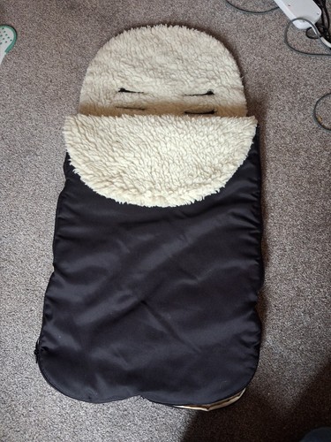 Universal footmuff - a,
