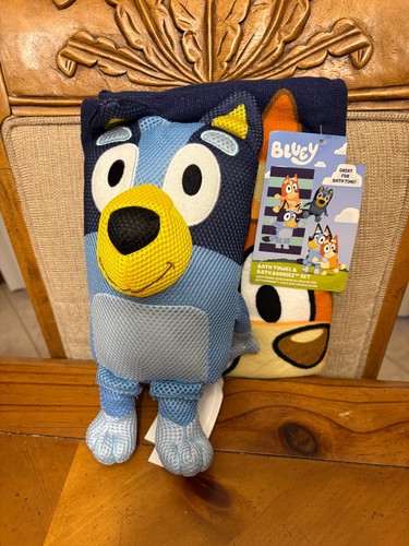 Bluey bath towel - &, buddy