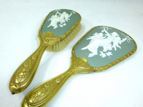 Hair brush and hand - , mirror