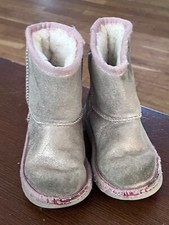 UGG AUSTRALIA Classic Metallic Pink Girls Boots 9 Rose Gold Toddler Girl